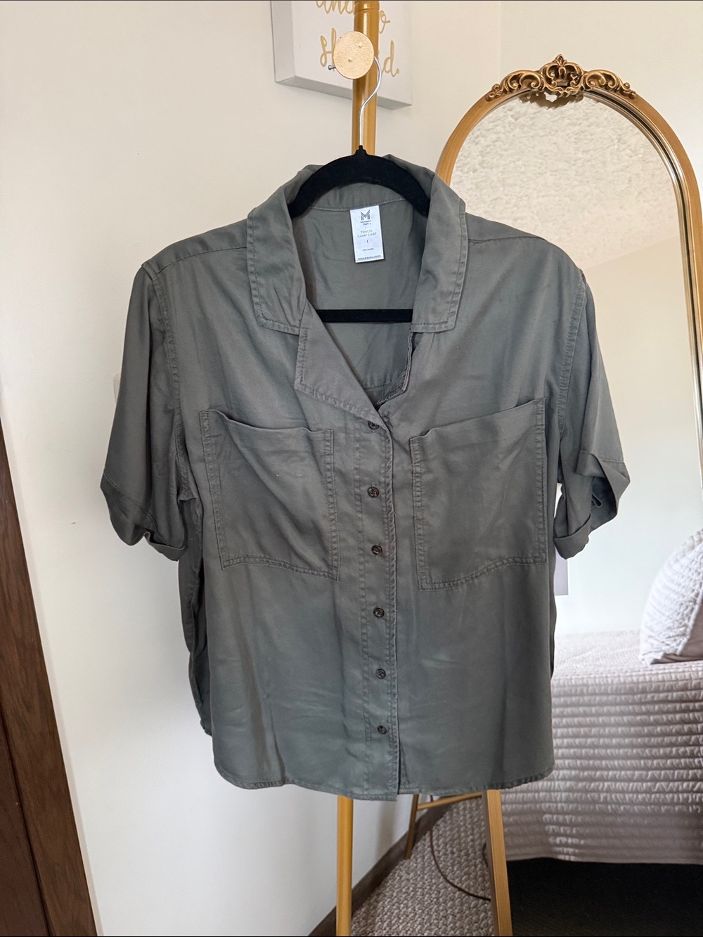 Casual Short-Sleeve Button-Down Shirt in Olive